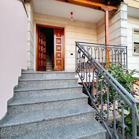 Albania * ティラナ