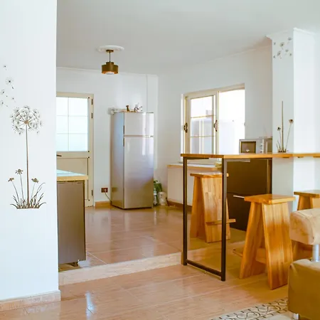 Albania * ティラナ